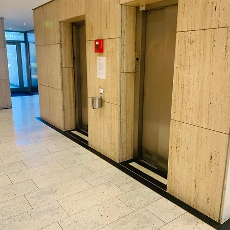 Business Messe & Wellness דירה *